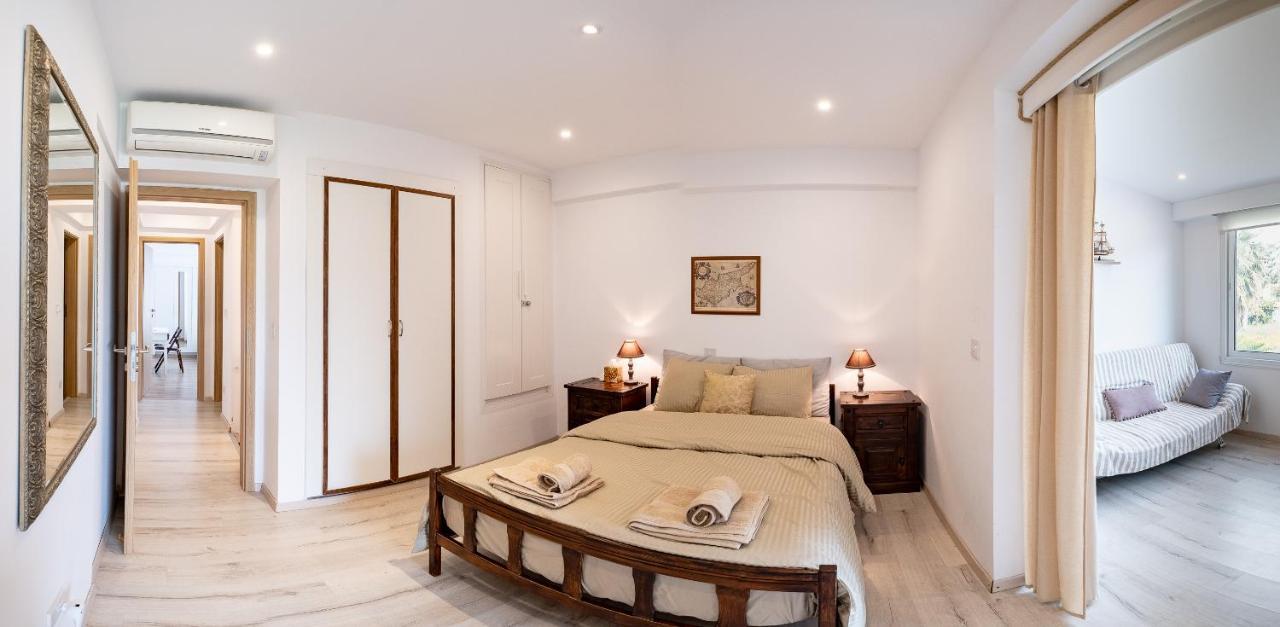 Apartamento Townhouse By The Sea Pirate Harbor Paphos Exterior foto
