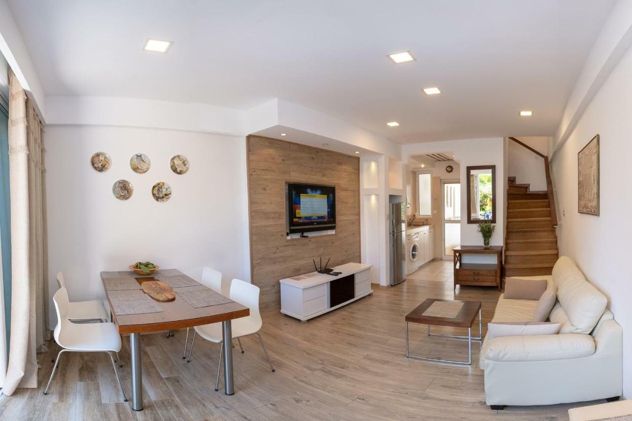 Apartamento Townhouse By The Sea Pirate Harbor Paphos Exterior foto